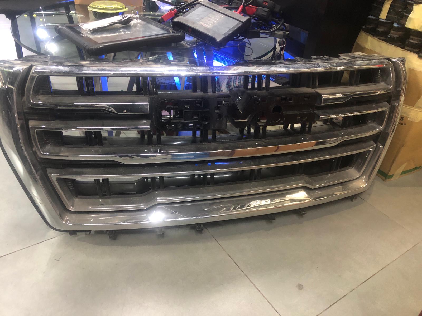 V8 GM Garage - Image 7